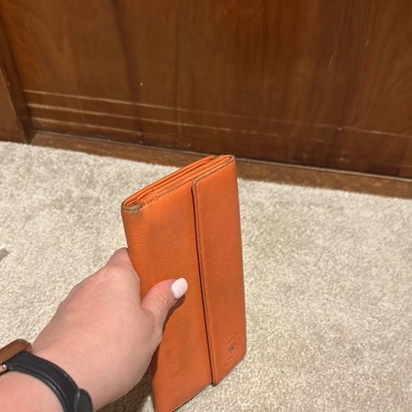 CHANEL Vibrant Orange Leather Clutch - Picture 4 of 11